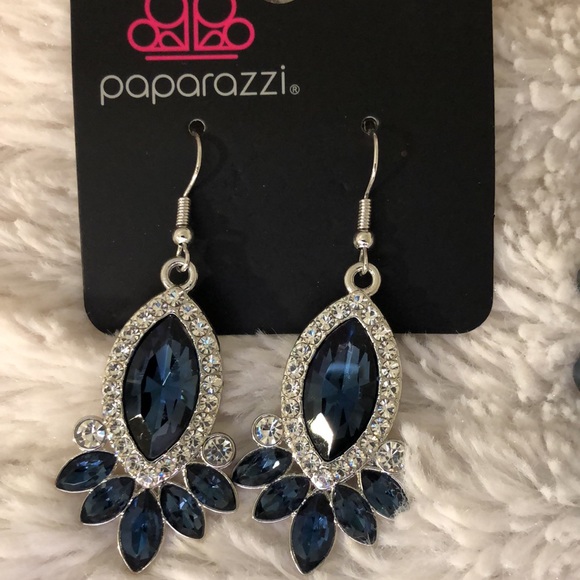 🌞Paparazzi Blue Jewelry Bracelet and Earrings New! - Picture 2 of 5